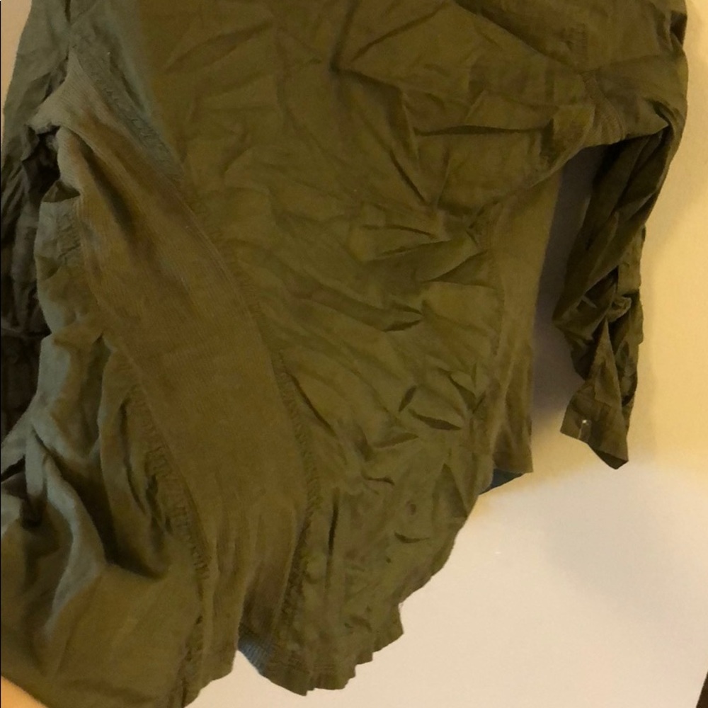Green button down - Picture 4 of 4